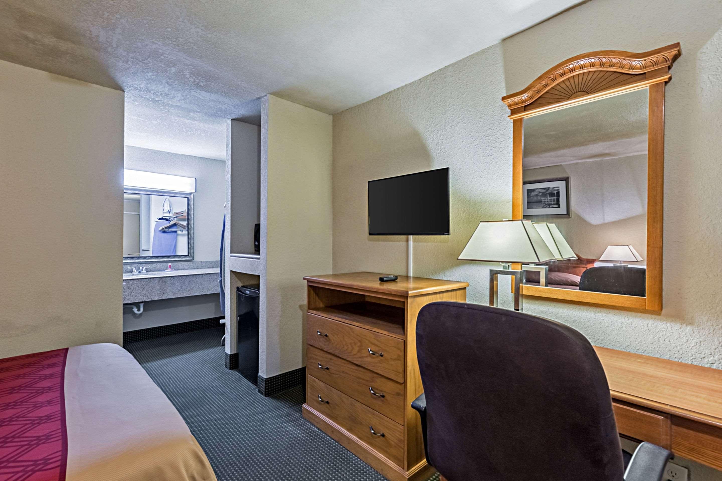 Econo Lodge Бейтаун Экстерьер фото