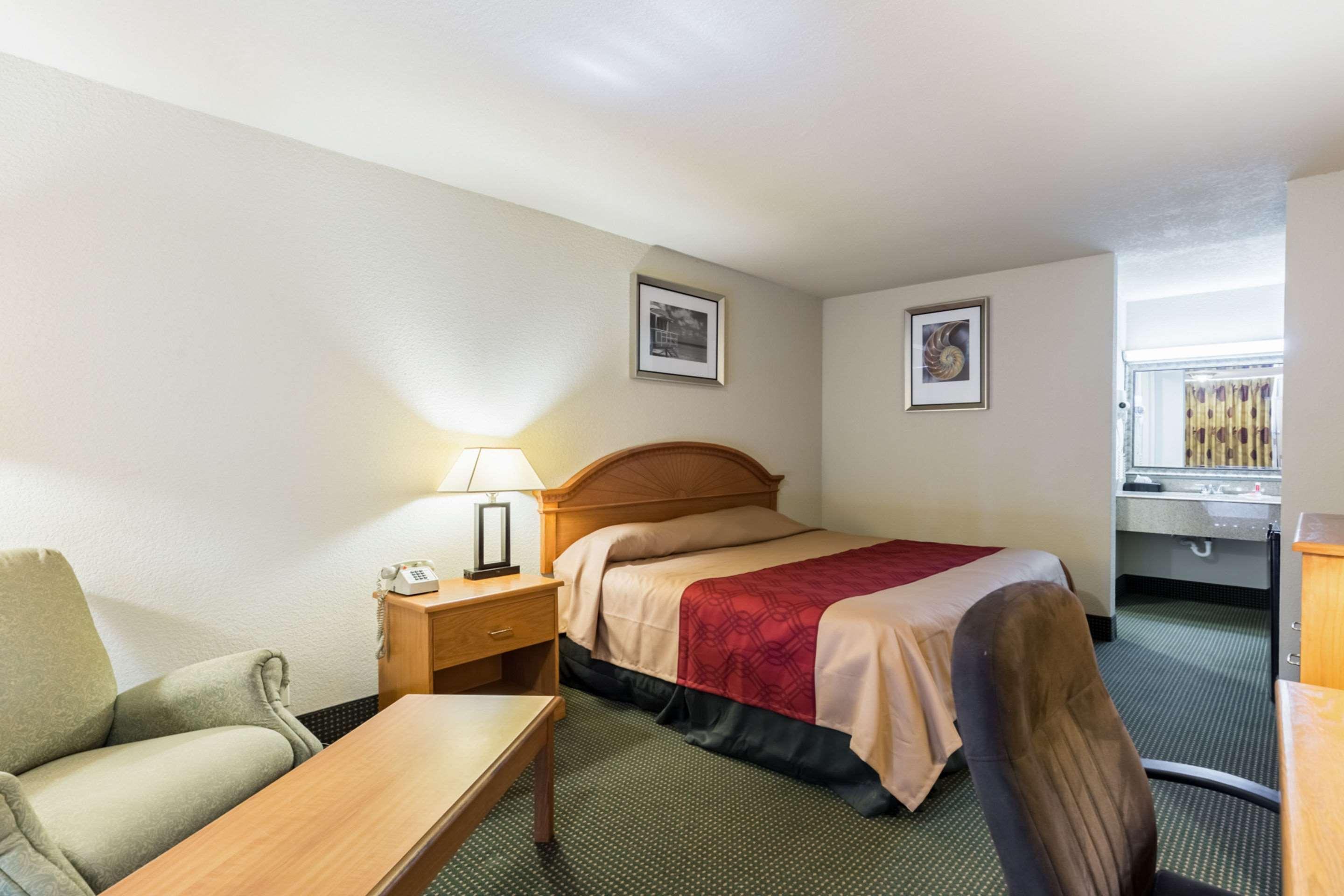 Econo Lodge Бейтаун Экстерьер фото