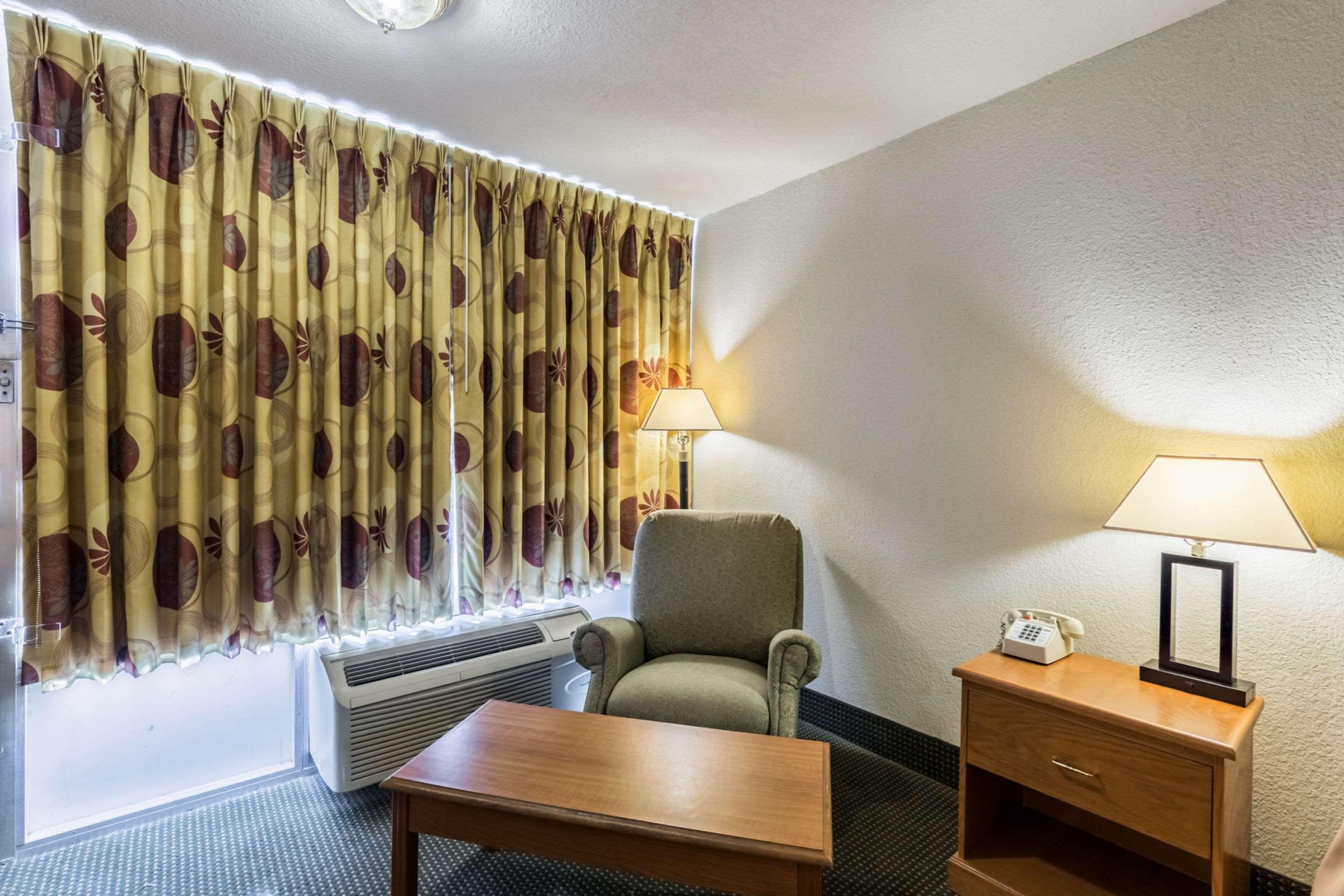 Econo Lodge Бейтаун Экстерьер фото