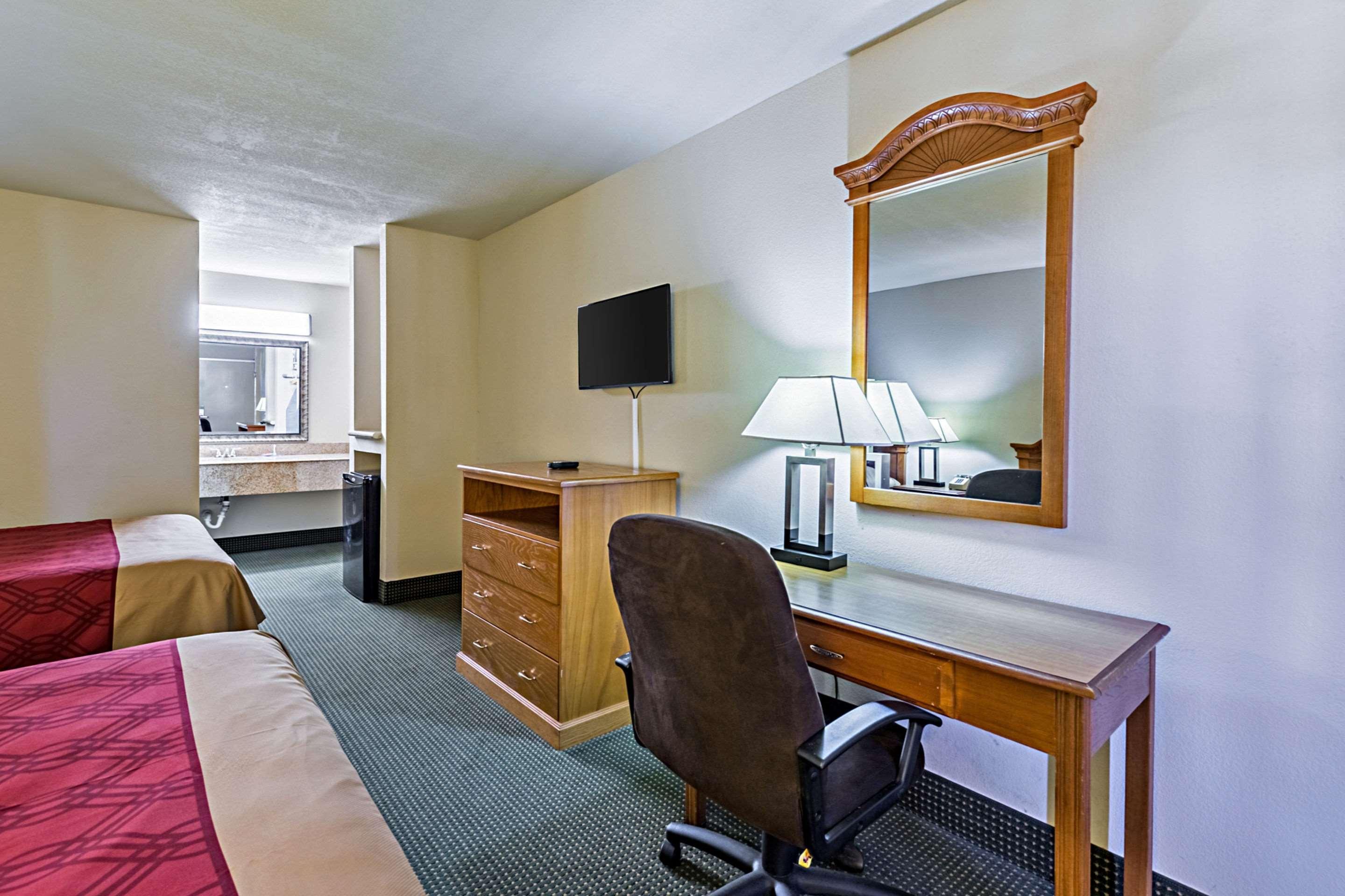Econo Lodge Бейтаун Экстерьер фото