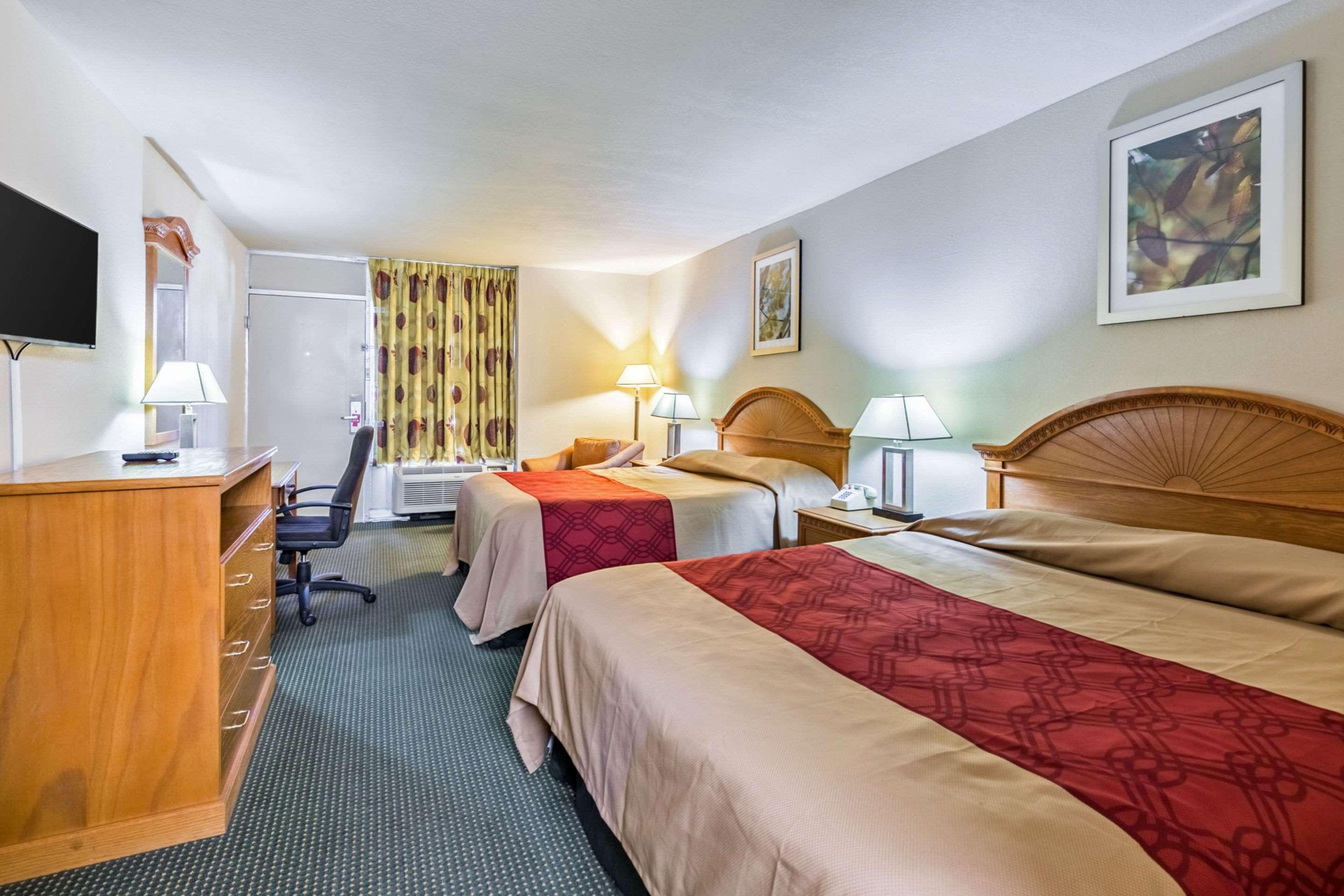 Econo Lodge Бейтаун Экстерьер фото