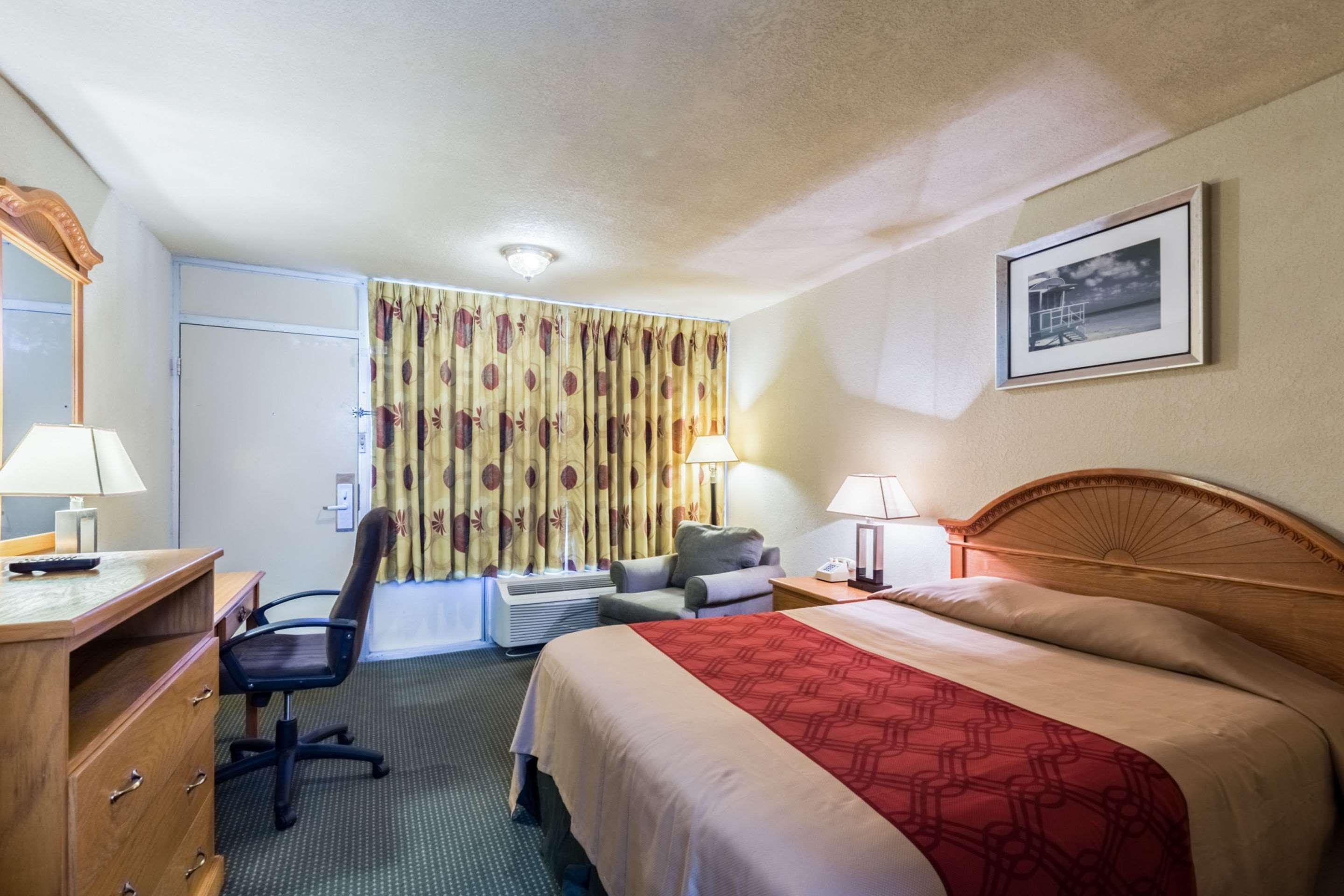 Econo Lodge Бейтаун Экстерьер фото