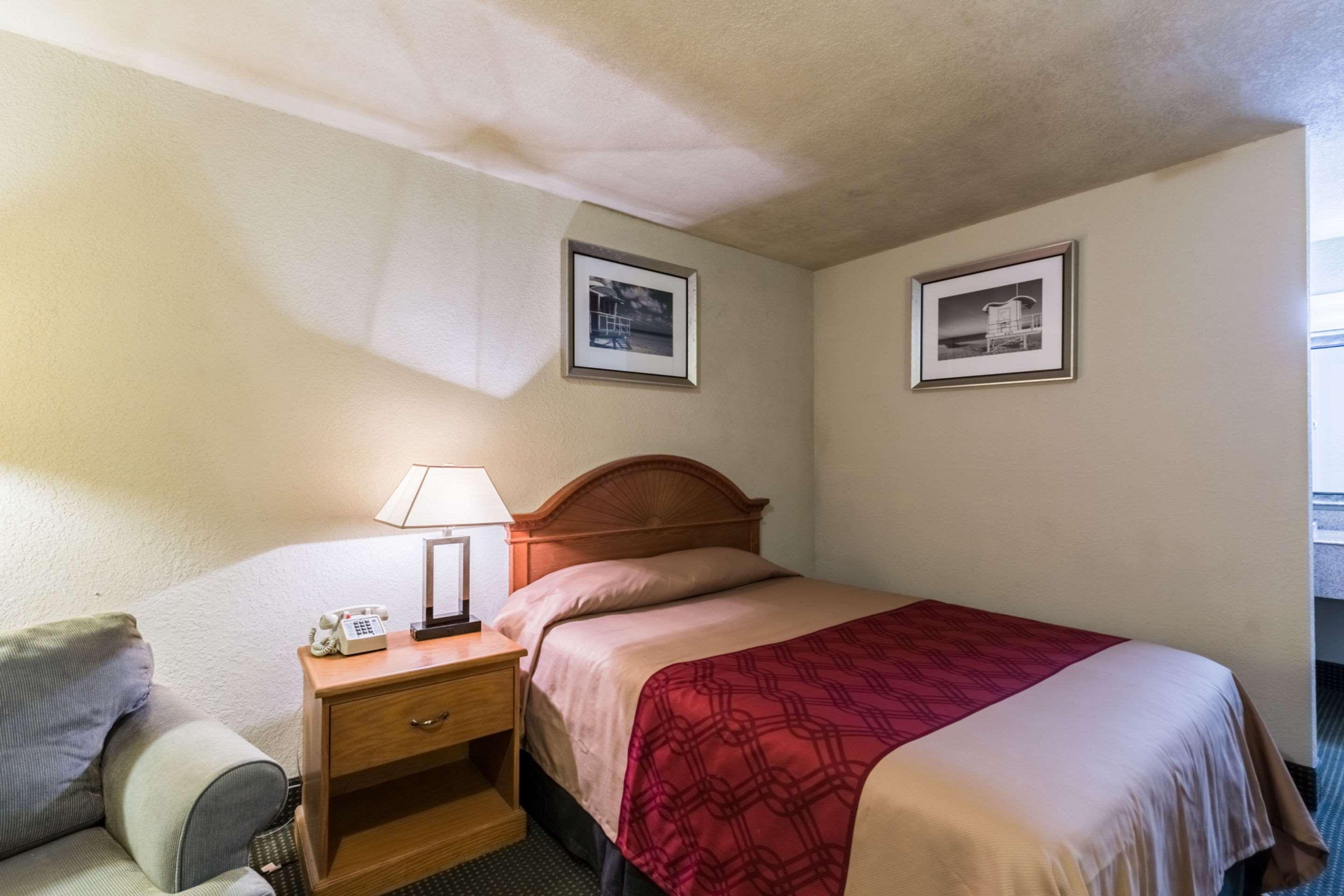 Econo Lodge Бейтаун Экстерьер фото
