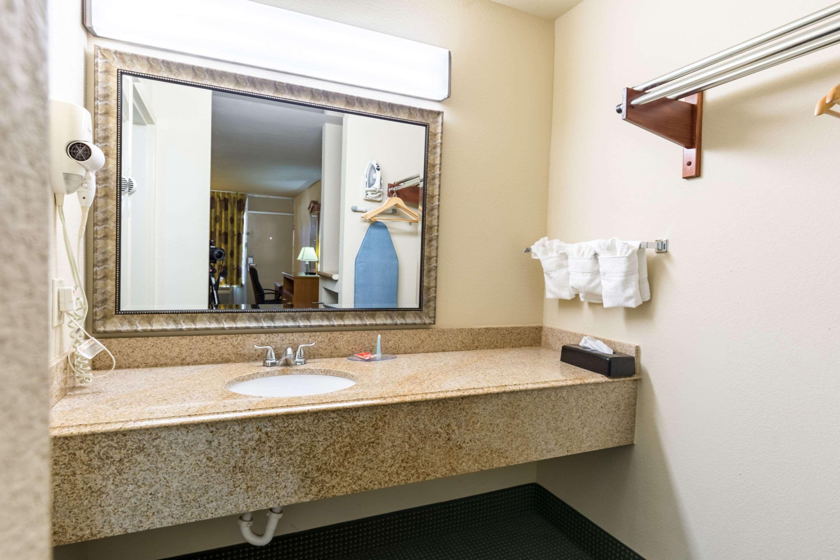 Econo Lodge Бейтаун Экстерьер фото