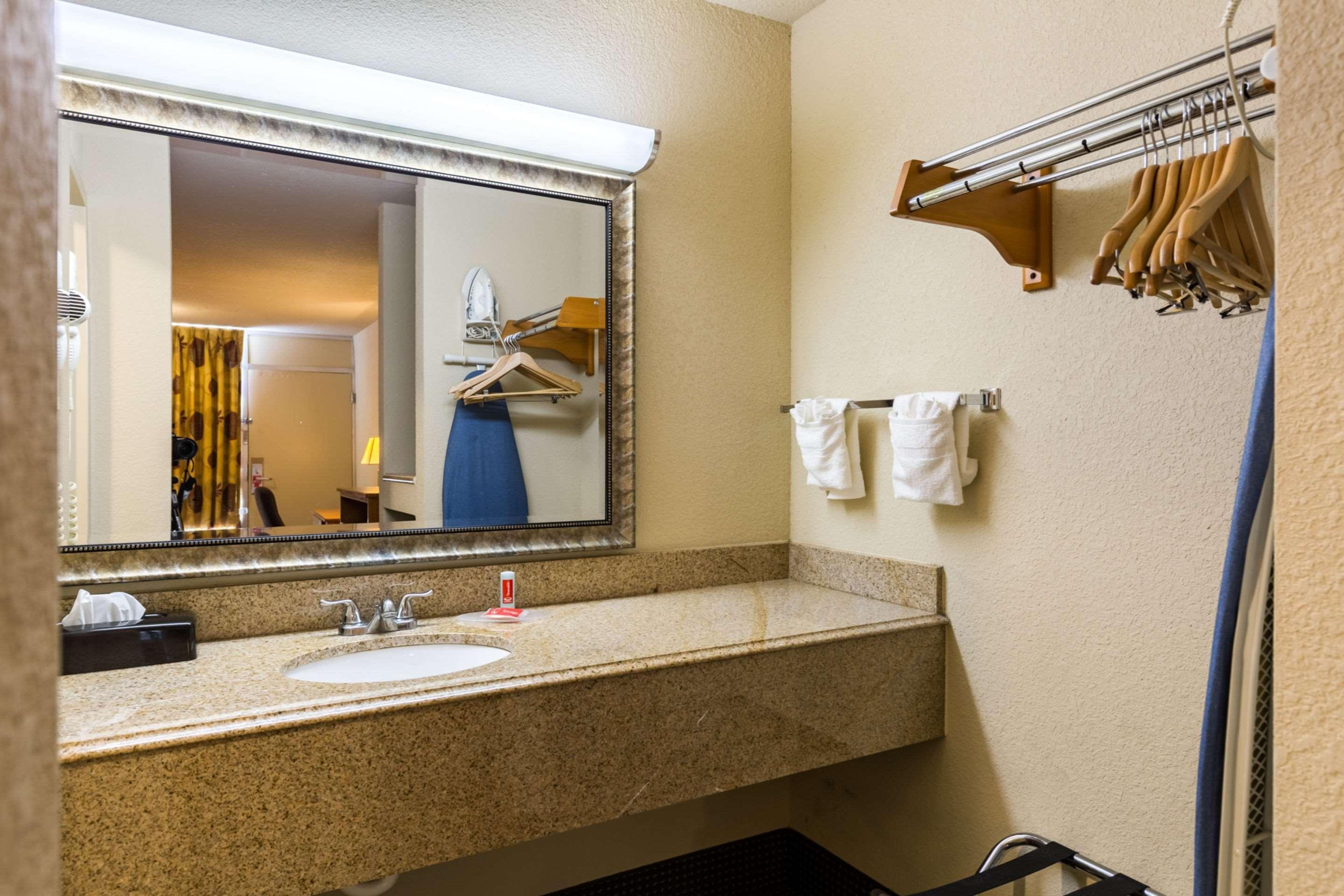 Econo Lodge Бейтаун Экстерьер фото